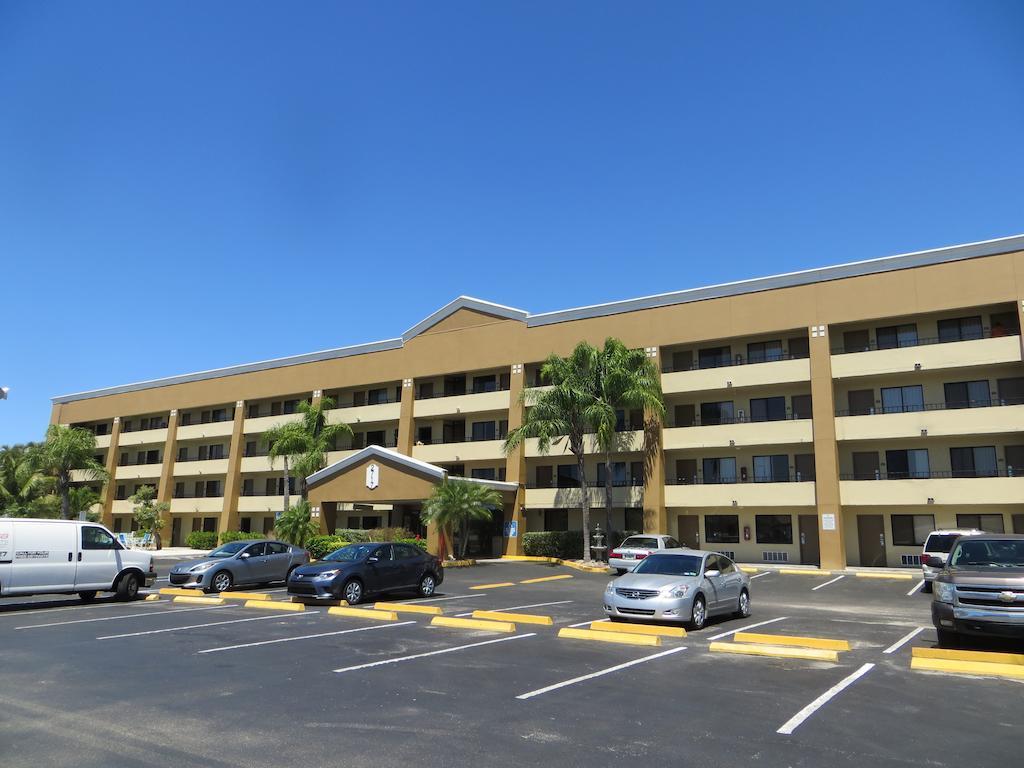 Super 8 By Wyndham Fort Myers Ngoại thất bức ảnh