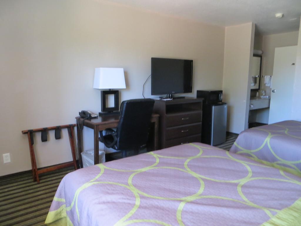 Super 8 By Wyndham Fort Myers Ngoại thất bức ảnh